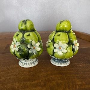 1960s Inarco Green Apples & Daisies Salt & Pepper Shaker Set